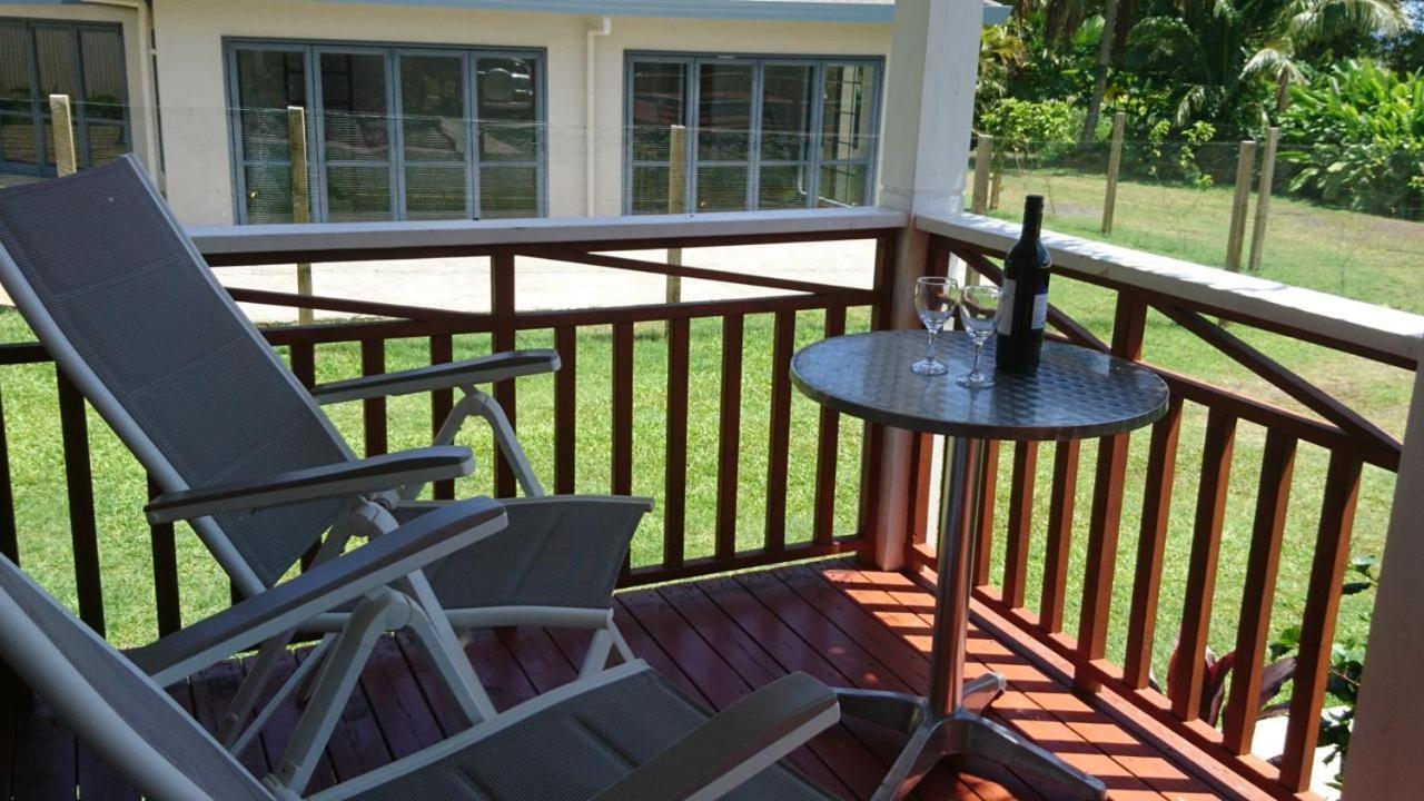 Red Hibiscus Villas Rarotonga Exteriör bild